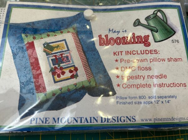 Pine Mountain May is Blooming Flange Pillow Kit